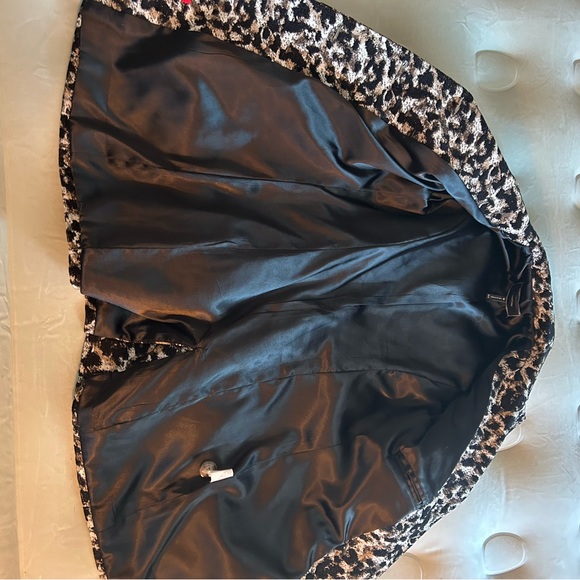 Beautiful leopard jacket - Picture 9 of 9